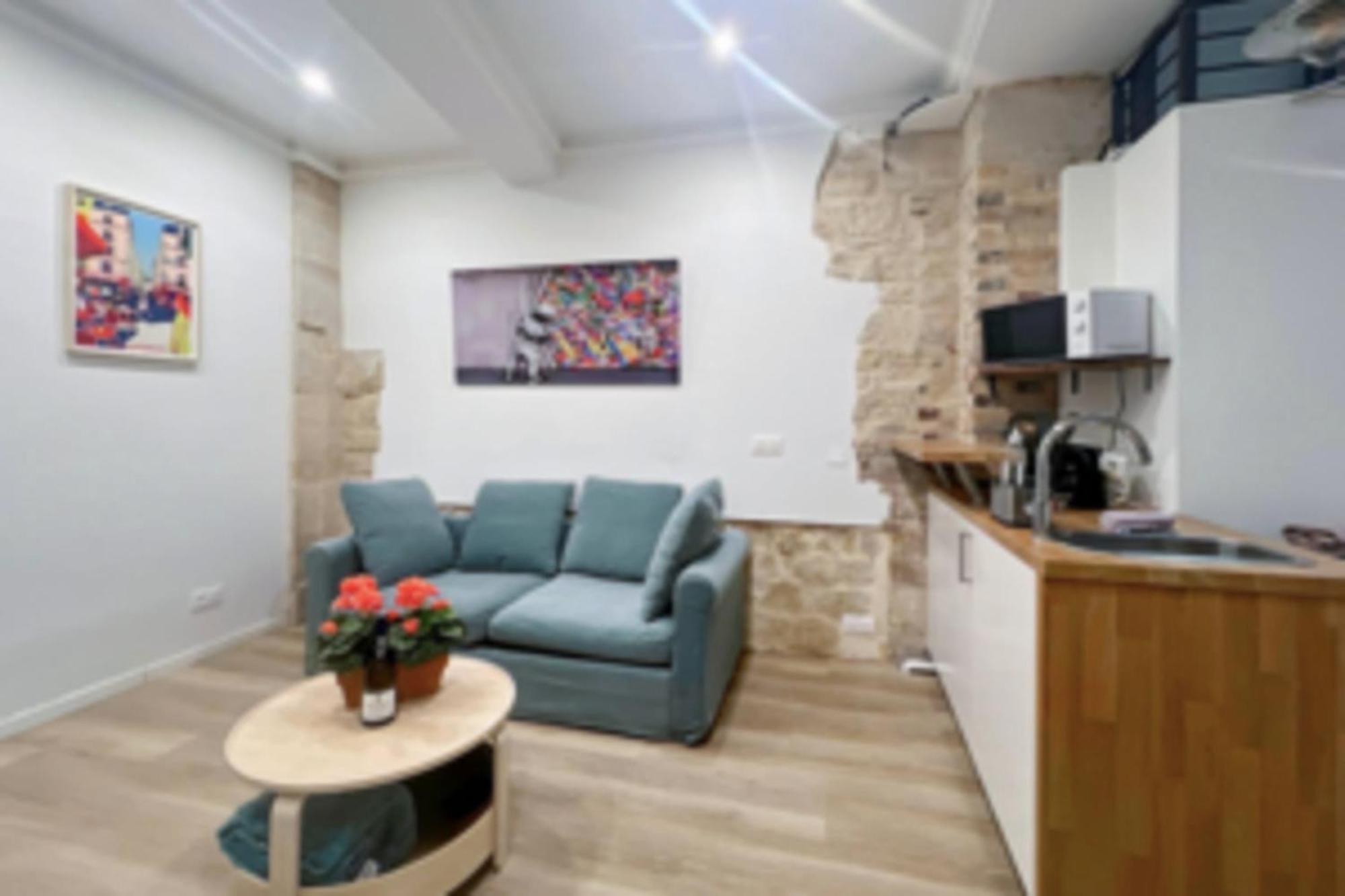 Ideally Located And Atypical Apartment In Paris Exterior photo