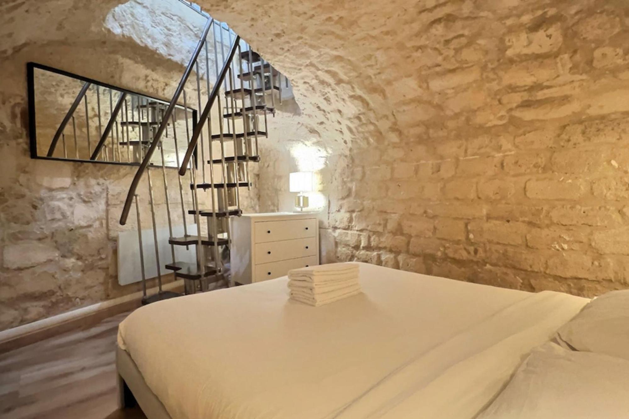 Ideally Located And Atypical Apartment In Paris Exterior photo