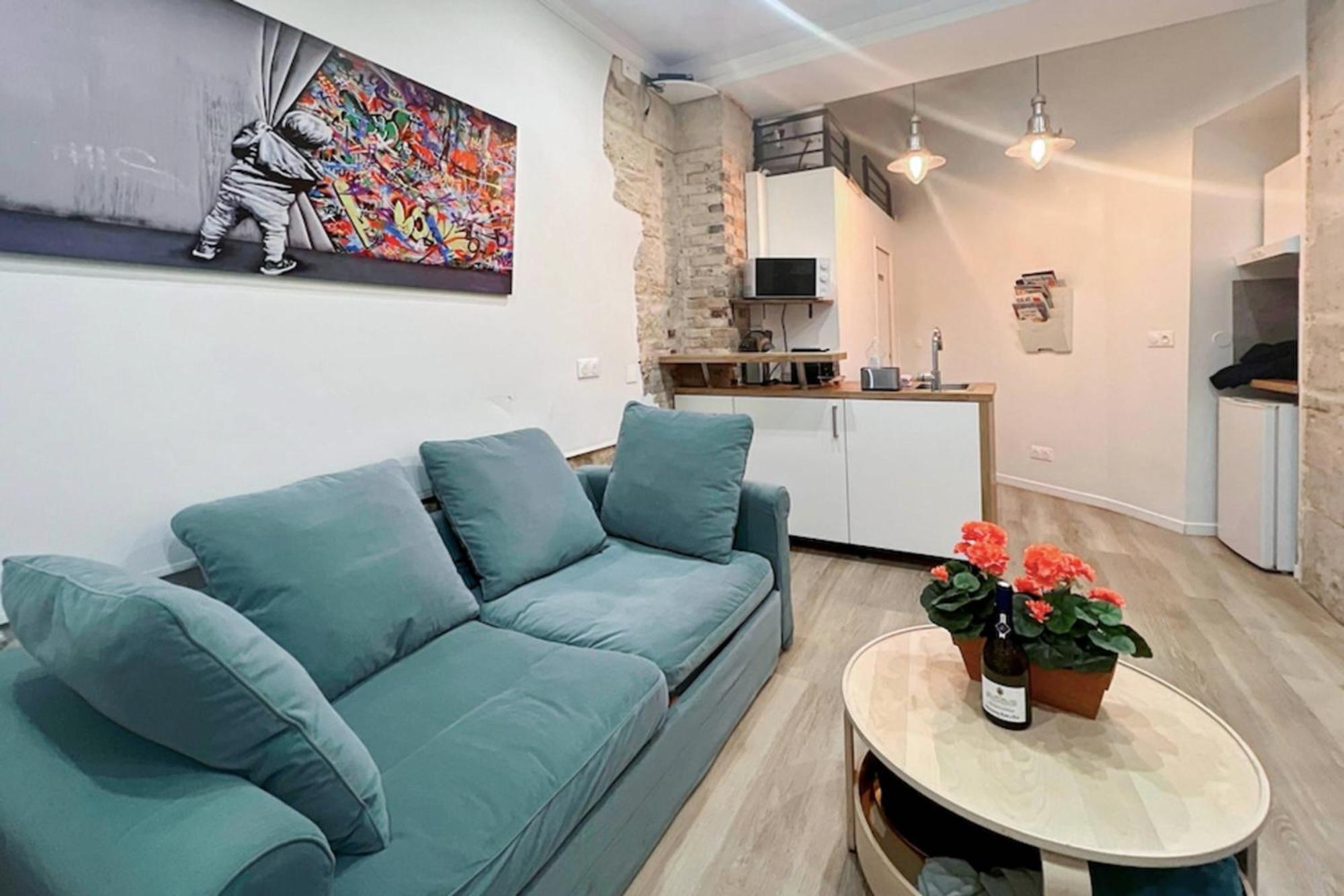 Ideally Located And Atypical Apartment In Paris Exterior photo